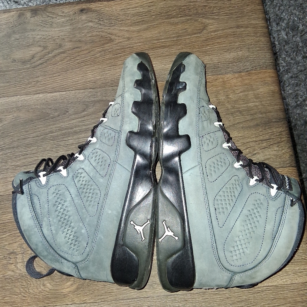 Air Jordan 9's Retro Anthracite Sneakers